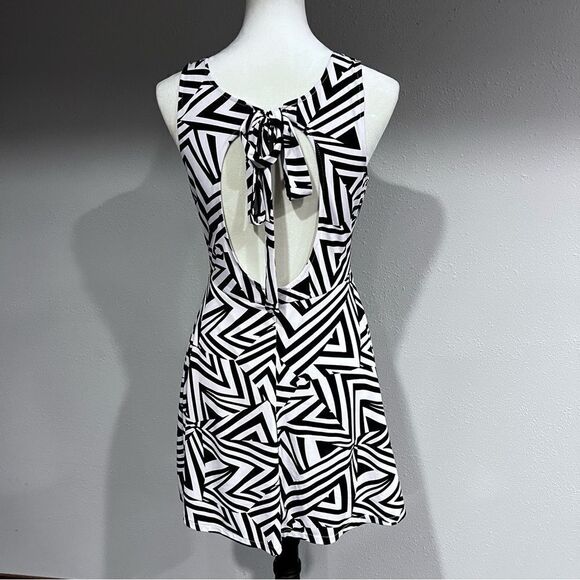Banana USA vintage geometric print mini dress with open back details - Picture 6 of 16